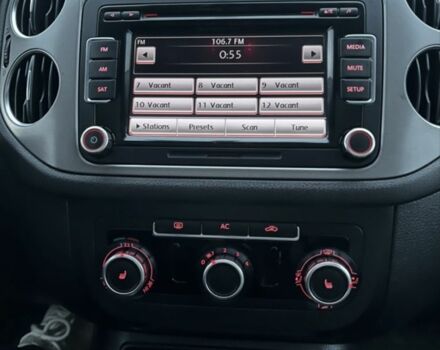 Чорний Фольксваген Тігуан, об'ємом двигуна 2 л та пробігом 250 тис. км за 8500 $, фото 2 на Automoto.ua