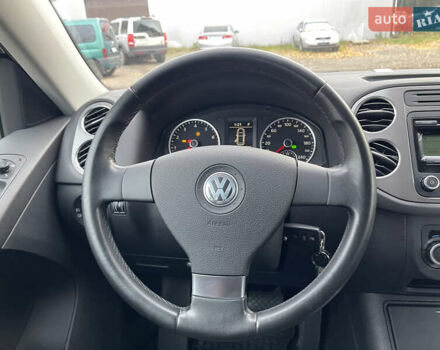 Чорний Фольксваген Тігуан, об'ємом двигуна 2 л та пробігом 157 тис. км за 9300 $, фото 18 на Automoto.ua
