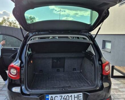 Чорний Фольксваген Тігуан, об'ємом двигуна 2 л та пробігом 218 тис. км за 9300 $, фото 5 на Automoto.ua