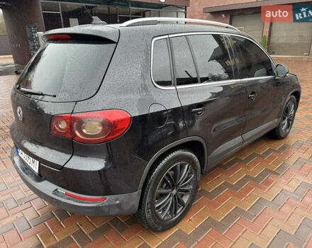 Чорний Фольксваген Тігуан, об'ємом двигуна 2 л та пробігом 285 тис. км за 13500 $, фото 4 на Automoto.ua