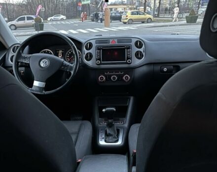Чорний Фольксваген Тігуан, об'ємом двигуна 2 л та пробігом 250 тис. км за 8500 $, фото 7 на Automoto.ua