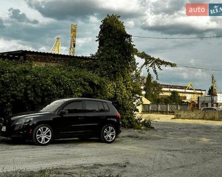 Черный Фольксваген Тигуан, объемом двигателя 2 л и пробегом 225 тыс. км за 9400 $, фото 3 на Automoto.ua