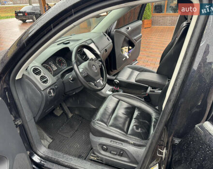 Чорний Фольксваген Тігуан, об'ємом двигуна 2 л та пробігом 285 тис. км за 13500 $, фото 10 на Automoto.ua