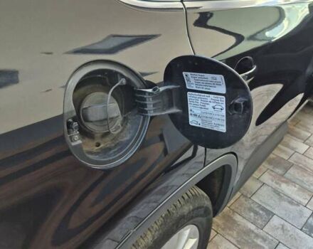 Чорний Фольксваген Тігуан, об'ємом двигуна 2 л та пробігом 218 тис. км за 9300 $, фото 4 на Automoto.ua