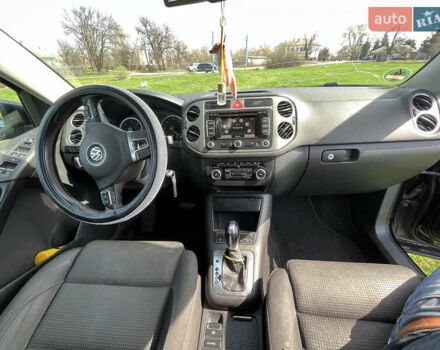 Чорний Фольксваген Тігуан, об'ємом двигуна 2 л та пробігом 260 тис. км за 13000 $, фото 8 на Automoto.ua