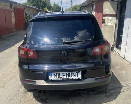 Черный Фольксваген Тигуан, объемом двигателя 2 л и пробегом 158 тыс. км за 10800 $, фото 7 на Automoto.ua