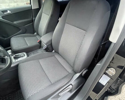 Чорний Фольксваген Тігуан, об'ємом двигуна 2 л та пробігом 157 тис. км за 9300 $, фото 12 на Automoto.ua