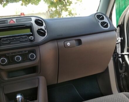 Черный Фольксваген Тигуан, объемом двигателя 2 л и пробегом 198 тыс. км за 9390 $, фото 6 на Automoto.ua