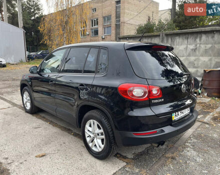 Чорний Фольксваген Тігуан, об'ємом двигуна 2 л та пробігом 157 тис. км за 9300 $, фото 4 на Automoto.ua