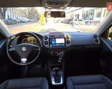 Чорний Фольксваген Тігуан, об'ємом двигуна 1.97 л та пробігом 148 тис. км за 13500 $, фото 5 на Automoto.ua