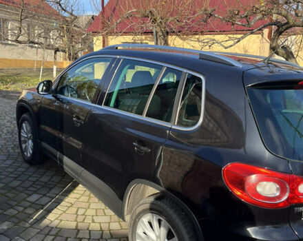 Чорний Фольксваген Тігуан, об'ємом двигуна 2 л та пробігом 170 тис. км за 13900 $, фото 3 на Automoto.ua