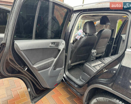 Чорний Фольксваген Тігуан, об'ємом двигуна 2 л та пробігом 285 тис. км за 13500 $, фото 8 на Automoto.ua