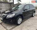 Чорний Фольксваген Тігуан, об'ємом двигуна 2 л та пробігом 157 тис. км за 9300 $, фото 1 на Automoto.ua