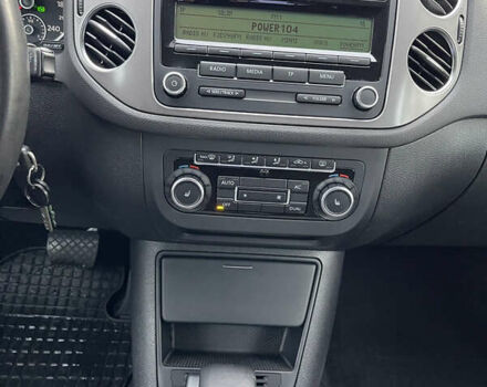 Чорний Фольксваген Тігуан, об'ємом двигуна 2 л та пробігом 157 тис. км за 9300 $, фото 17 на Automoto.ua