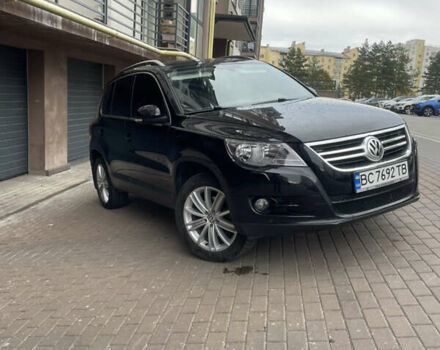 Черный Фольксваген Тигуан, объемом двигателя 2 л и пробегом 317 тыс. км за 10900 $, фото 2 на Automoto.ua