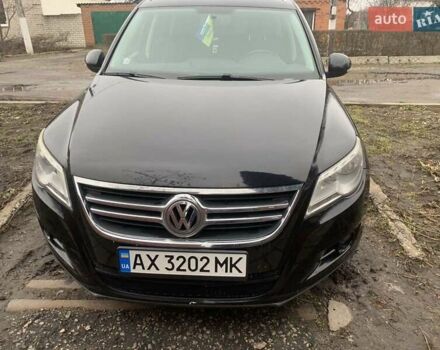 Чорний Фольксваген Тігуан, об'ємом двигуна 2 л та пробігом 199 тис. км за 10700 $, фото 6 на Automoto.ua