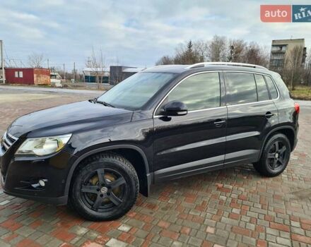 Черный Фольксваген Тигуан, объемом двигателя 2 л и пробегом 252 тыс. км за 14700 $, фото 1 на Automoto.ua
