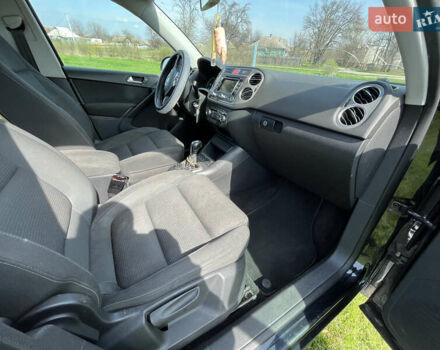 Чорний Фольксваген Тігуан, об'ємом двигуна 2 л та пробігом 260 тис. км за 13000 $, фото 7 на Automoto.ua