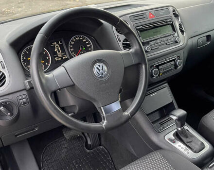 Чорний Фольксваген Тігуан, об'ємом двигуна 2 л та пробігом 157 тис. км за 9300 $, фото 13 на Automoto.ua