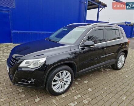 Черный Фольксваген Тигуан, объемом двигателя 2 л и пробегом 195 тыс. км за 13650 $, фото 2 на Automoto.ua