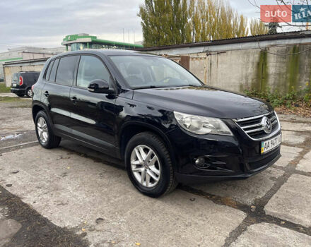 Чорний Фольксваген Тігуан, об'ємом двигуна 2 л та пробігом 157 тис. км за 9300 $, фото 1 на Automoto.ua