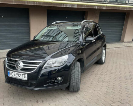 Черный Фольксваген Тигуан, объемом двигателя 2 л и пробегом 317 тыс. км за 10900 $, фото 1 на Automoto.ua