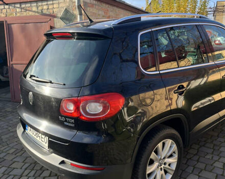 Чорний Фольксваген Тігуан, об'ємом двигуна 2 л та пробігом 170 тис. км за 13900 $, фото 6 на Automoto.ua