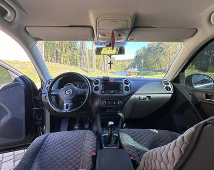 Черный Фольксваген Тигуан, объемом двигателя 2 л и пробегом 317 тыс. км за 10900 $, фото 22 на Automoto.ua