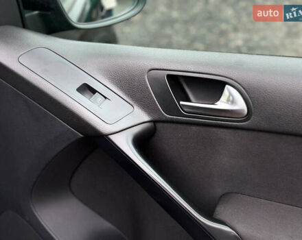 Черный Фольксваген Тигуан, объемом двигателя 1.97 л и пробегом 298 тыс. км за 11000 $, фото 8 на Automoto.ua