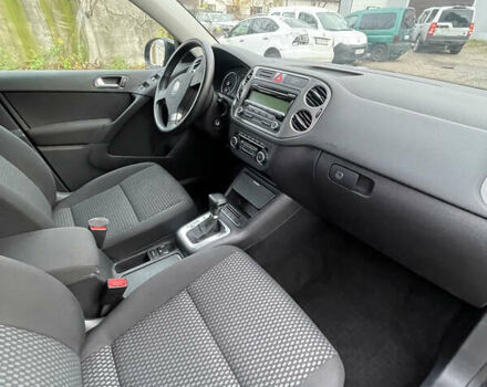 Чорний Фольксваген Тігуан, об'ємом двигуна 2 л та пробігом 157 тис. км за 9300 $, фото 9 на Automoto.ua