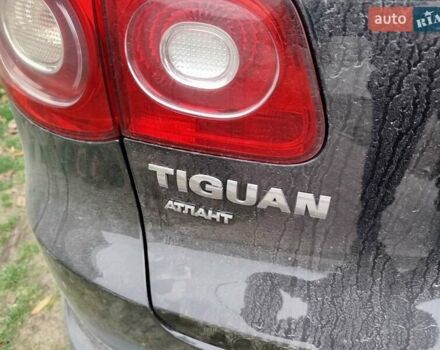Чорний Фольксваген Тігуан, об'ємом двигуна 1.97 л та пробігом 272 тис. км за 11750 $, фото 5 на Automoto.ua