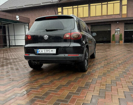 Чорний Фольксваген Тігуан, об'ємом двигуна 2 л та пробігом 285 тис. км за 13500 $, фото 5 на Automoto.ua