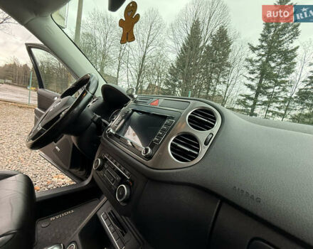 Чорний Фольксваген Тігуан, об'ємом двигуна 2 л та пробігом 238 тис. км за 10599 $, фото 25 на Automoto.ua