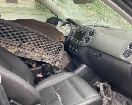 Чорний Фольксваген Тігуан, об'ємом двигуна 2 л та пробігом 270 тис. км за 2999 $, фото 7 на Automoto.ua