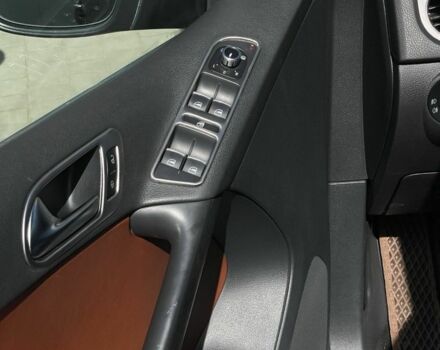 Чорний Фольксваген Тігуан, об'ємом двигуна 2 л та пробігом 230 тис. км за 13000 $, фото 17 на Automoto.ua