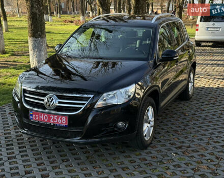 Чорний Фольксваген Тігуан, об'ємом двигуна 2 л та пробігом 257 тис. км за 12800 $, фото 2 на Automoto.ua