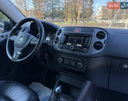 Чорний Фольксваген Тігуан, об'ємом двигуна 2 л та пробігом 257 тис. км за 12800 $, фото 28 на Automoto.ua