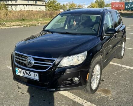 Черный Фольксваген Тигуан, объемом двигателя 2 л и пробегом 237 тыс. км за 10100 $, фото 1 на Automoto.ua