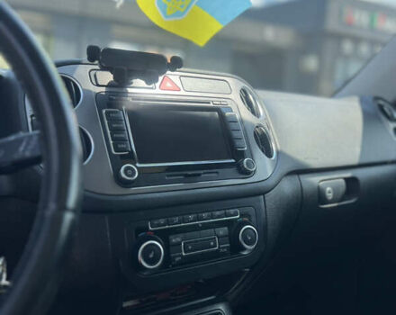 Чорний Фольксваген Тігуан, об'ємом двигуна 1.97 л та пробігом 386 тис. км за 10500 $, фото 6 на Automoto.ua