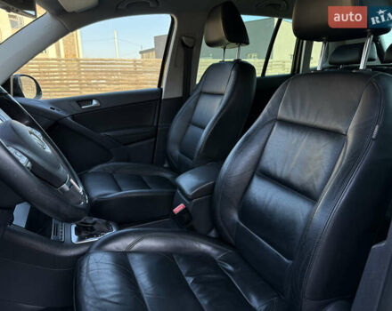 Чорний Фольксваген Тігуан, об'ємом двигуна 2 л та пробігом 257 тис. км за 12800 $, фото 31 на Automoto.ua