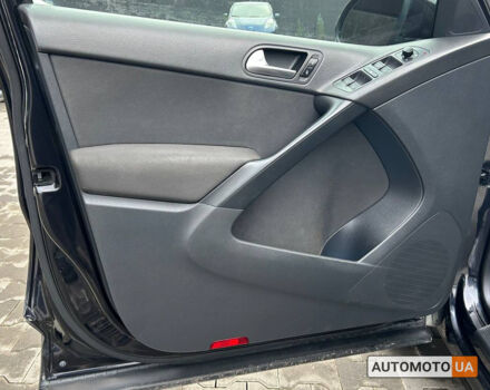 Черный Фольксваген Тигуан, объемом двигателя 2 л и пробегом 195 тыс. км за 12700 $, фото 6 на Automoto.ua