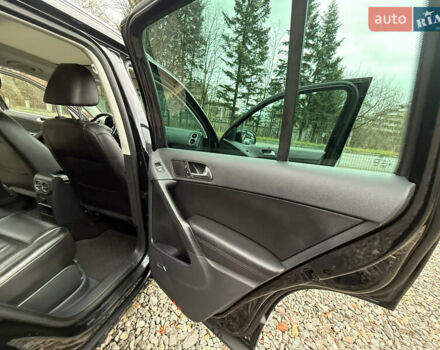 Чорний Фольксваген Тігуан, об'ємом двигуна 2 л та пробігом 238 тис. км за 10599 $, фото 34 на Automoto.ua
