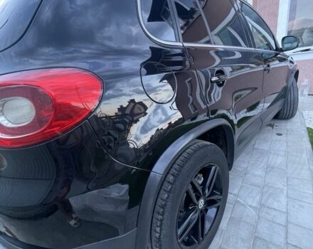 Чорний Фольксваген Тігуан, об'ємом двигуна 2 л та пробігом 230 тис. км за 13000 $, фото 5 на Automoto.ua