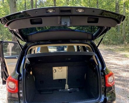 Черный Фольксваген Тигуан, объемом двигателя 2 л и пробегом 250 тыс. км за 12000 $, фото 9 на Automoto.ua