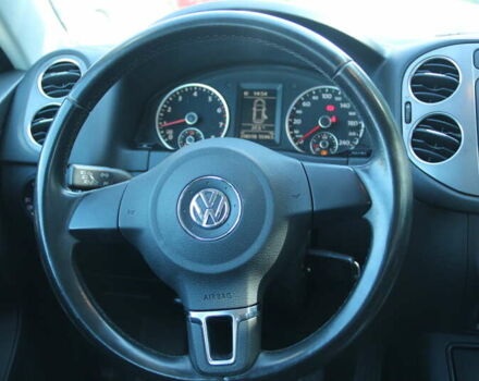 Черный Фольксваген Тигуан, объемом двигателя 2 л и пробегом 238 тыс. км за 10000 $, фото 7 на Automoto.ua