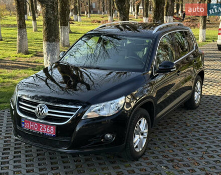Чорний Фольксваген Тігуан, об'ємом двигуна 2 л та пробігом 257 тис. км за 12800 $, фото 3 на Automoto.ua