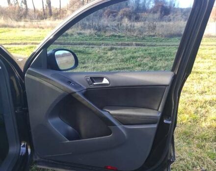 Чорний Фольксваген Тігуан, об'ємом двигуна 2 л та пробігом 285 тис. км за 9700 $, фото 17 на Automoto.ua