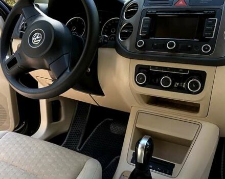 Черный Фольксваген Тигуан, объемом двигателя 2 л и пробегом 250 тыс. км за 12000 $, фото 3 на Automoto.ua