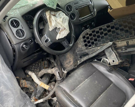 Чорний Фольксваген Тігуан, об'ємом двигуна 2 л та пробігом 270 тис. км за 2999 $, фото 6 на Automoto.ua