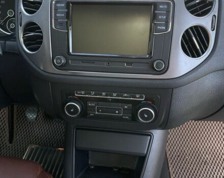 Чорний Фольксваген Тігуан, об'ємом двигуна 2 л та пробігом 230 тис. км за 13000 $, фото 16 на Automoto.ua